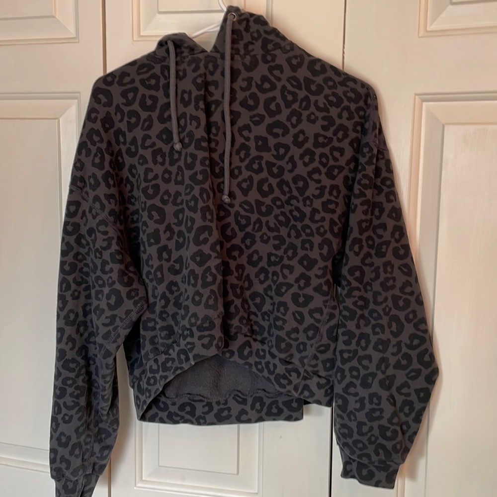 CHEETAH CROPPED SWEATSHIRT